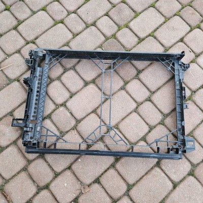 Pas przedni wzmocnienie chłodni obudowa osłona Opel Insignia B GH106003