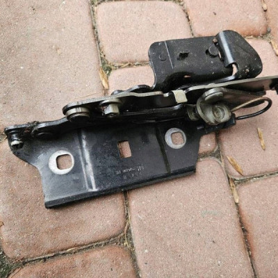 Zawias maski lewy czarny Z22Y 100% prosty! Opel Insignia B 39126608