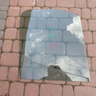 Szyba drzwi prawa przód VIVARO TRAFIC 2004 2004r