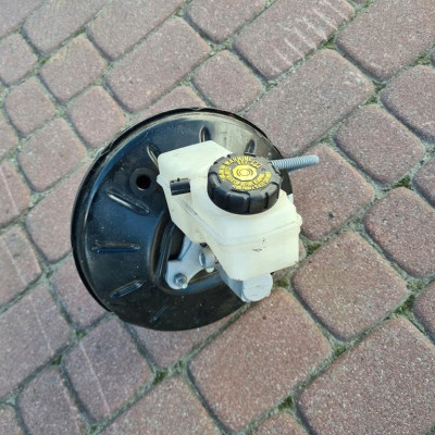 Serwo hamulcowe Renault Captur 472103202R