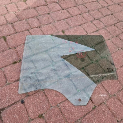 Szyba tył tylna kombi jasna Opel Insignia B 2018r