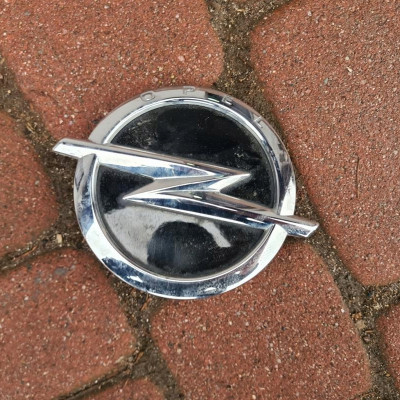 Znaczek przycisk klapy europa Opel Insignia B