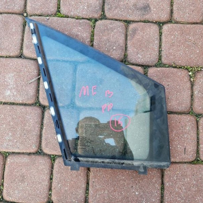 Szyba przód prawa drzwi Opel Meriva B 2015r