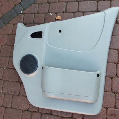 Boczek drzwi przód prawy VIVARO TRAFIC