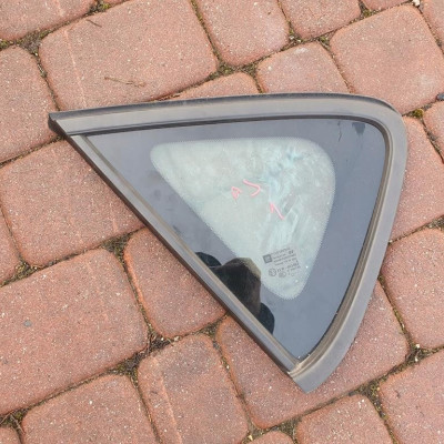Szyba tylna HB trójkąt Opel Astra J 4 IV 2011r