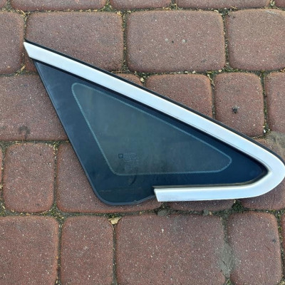 Szyba przednia trójkąt Opel Astra J 4 IV 2010r