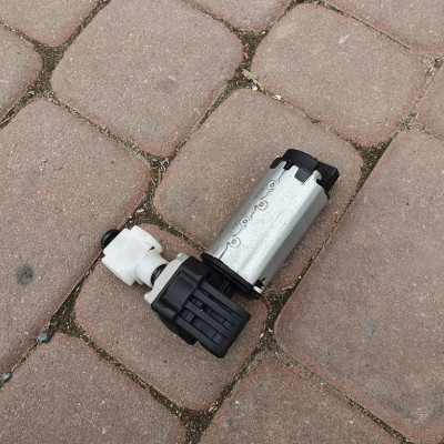 Silniczek fotela kierowcy Europa Opel Insignia
