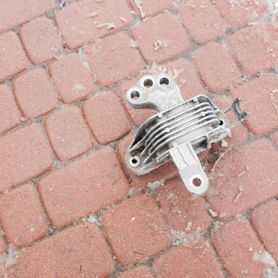 Łapa poduszka silnika Opel Astra J IV 13248476