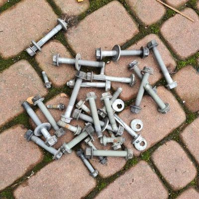 Sruby zawieszenia kombi tył tylny Opel Insignia B