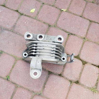 Łapa poduszka silnika Astra J IV OPC 13347447