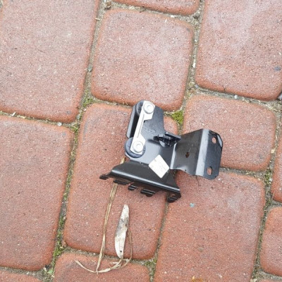 Mocowanie uchwyt Audi Q3 2017r 04L131051R