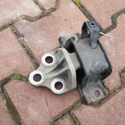 Poduszka łapa silnika Opel Corsa D 13130742