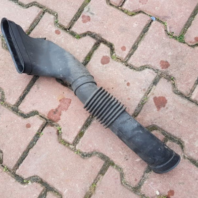 Rura przewód powietrza Opel Corsa D 13241647