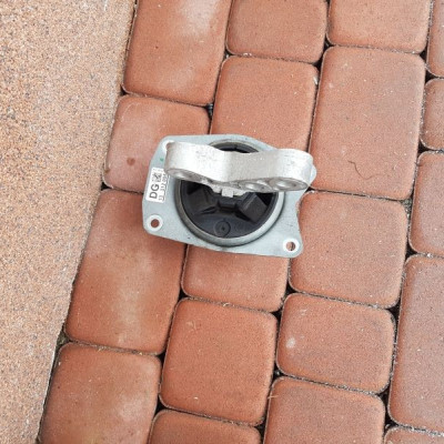 Łapa silnika skrzyni M32 Opel Insignia 13312095