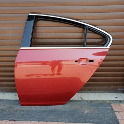 Drzwi tył tylne HB SEDAN Opel Insignia igły Z50C