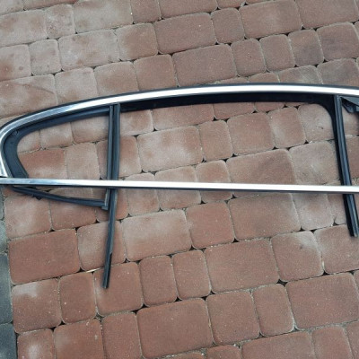 Uszczelka zgarniacz Opel Insignia Sedan Hatchback