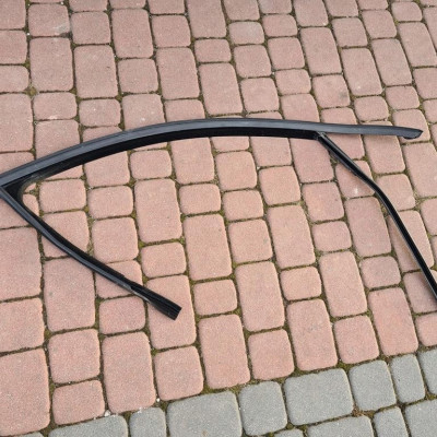 Uszczelka zgarniacz drzwi czarna Opel Insignia