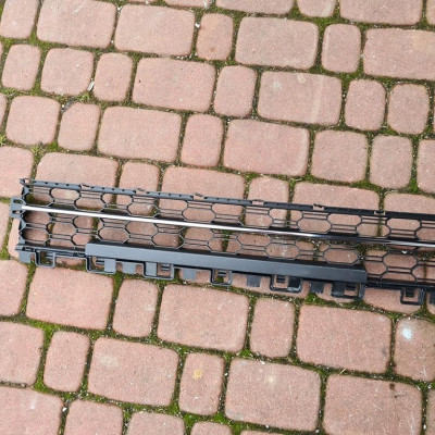 Kratka zderzaka przedniego SKODA Octavia IV chrom