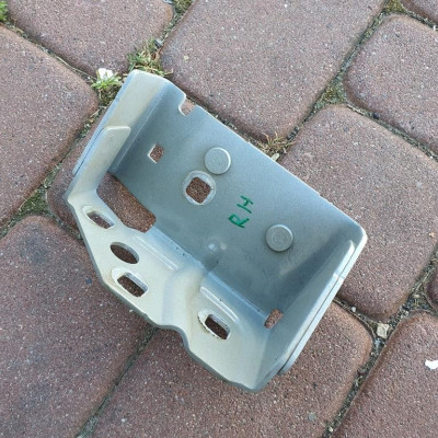 Blaszka uchwyt błotnika Vivaro B Trafic III