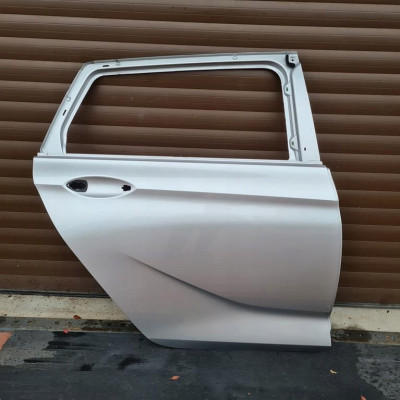 Drzwi tył tylne kombi IGŁA z176 Opel Insignia B
