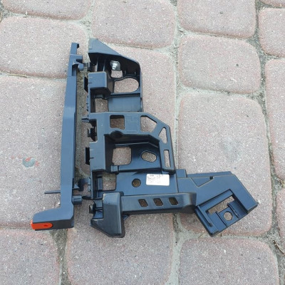 Ślizg mocowanie błotnika Opel Astra K 5 V lewy