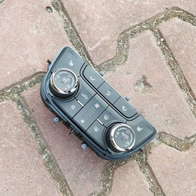Panel klimatyzacji nawiew Opel Zafira C 13429874