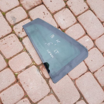 Szyba tył tylna lewa kombi 2016r Opel Insignia