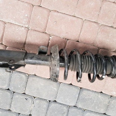 Amortyzator przód prawy Opel Zafira C 13419912