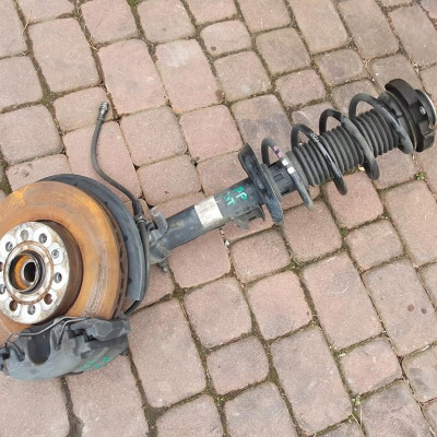 Amortyzator zwrotnica piasta prawy VW Jetta 5C6