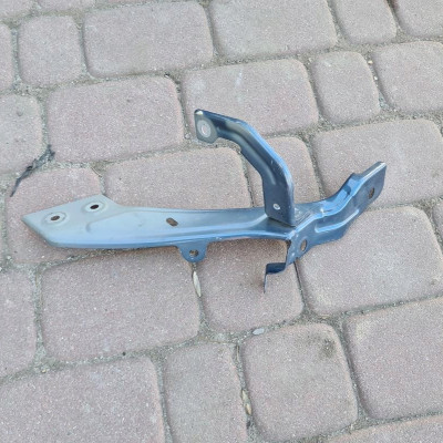 Wspornik błotnika L Renault Megane IV 625135208R