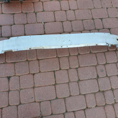 Belka zderzaka przedniego Opel Insignia uszkodzona