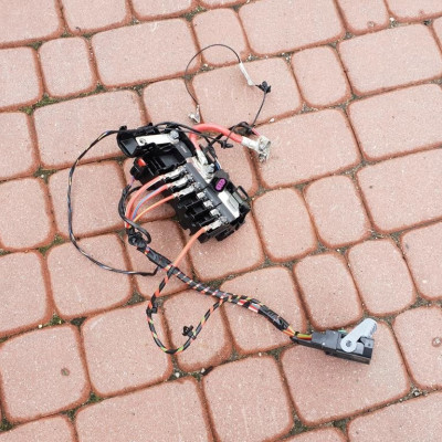 Bezpiecznik skrzynka akumulator Astra K V 39023241