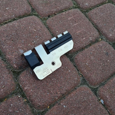 Bezpieczniki bezpiecznik Opel Astra K V 1011904C