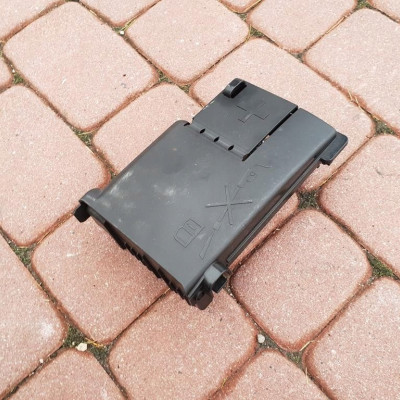 Bezpieczniki obudowa UP Opel Zafira C 13368491