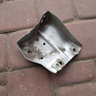 Blacha wspornik błotnika prawa Opel Astra H III 3