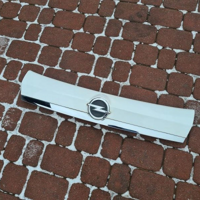 Blenda tył tylna klapy klapa Opel Mokka 95093299