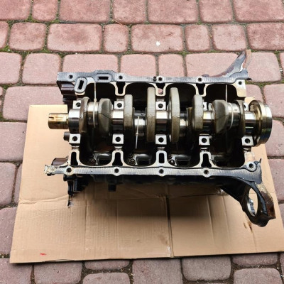 Blok wał panewki 170km 1.6T LWC Opel Zafira C