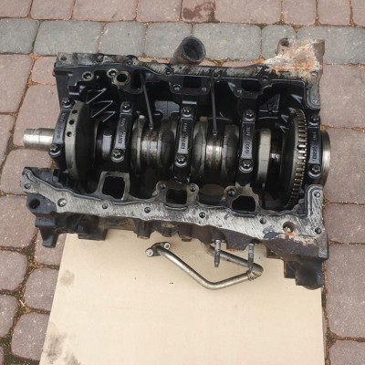 Blok wał silnik 2.0DCI Vivaro Trafic M9R L782