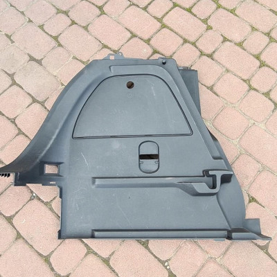 Boczek bagażnika tył Opel Corsa E 13308131