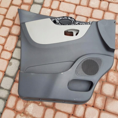 Boczek drzwi przód Vivaro B Trafic III 809010678R