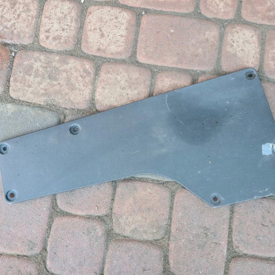 Boczek osłona bagażnika prawa Opel Combo 735476920