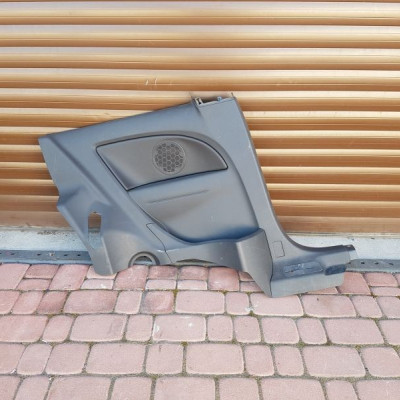 Boczek plastik obudowa drzwi Opel Corsa D 13271912