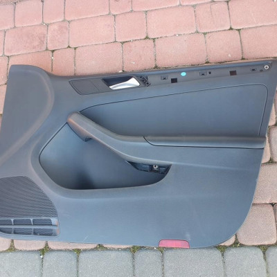 Boczek przód przedni EUROPA skóra VW Jetta 5C6 5C