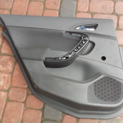 Boczek tapicerka drzwi lewy kombi Opel Insignia