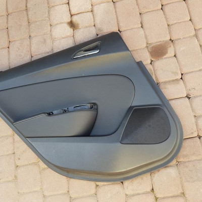 Boczek tył tylny lewy skóra Opel Astra J 4 IV 714