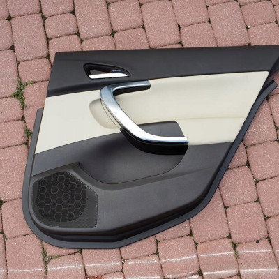 Boczek tył tylny OPEL INSIGNIA kremowy skóra 408
