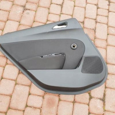 Boczek tył tylny welurowy Opel Astra J IV 3040