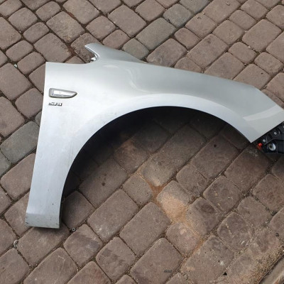 Błotnik przód prawy Opel Astra J 4 IV Z176