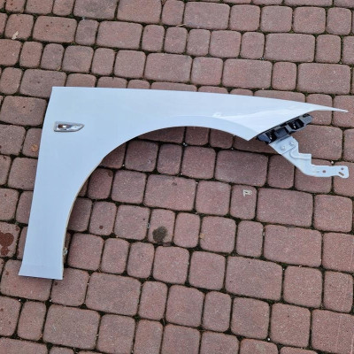 Błotnik przód przedni 40r z40r Opel Insignia B