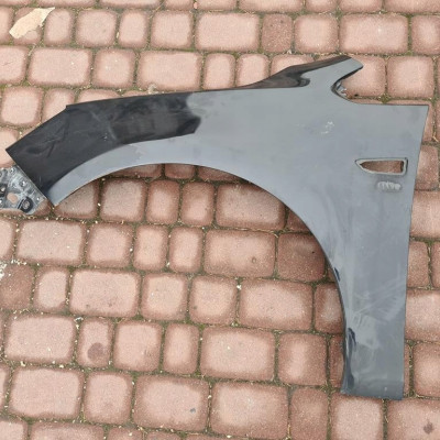 Błotnik przód przedni bez uszkodze Opel Astra J IV